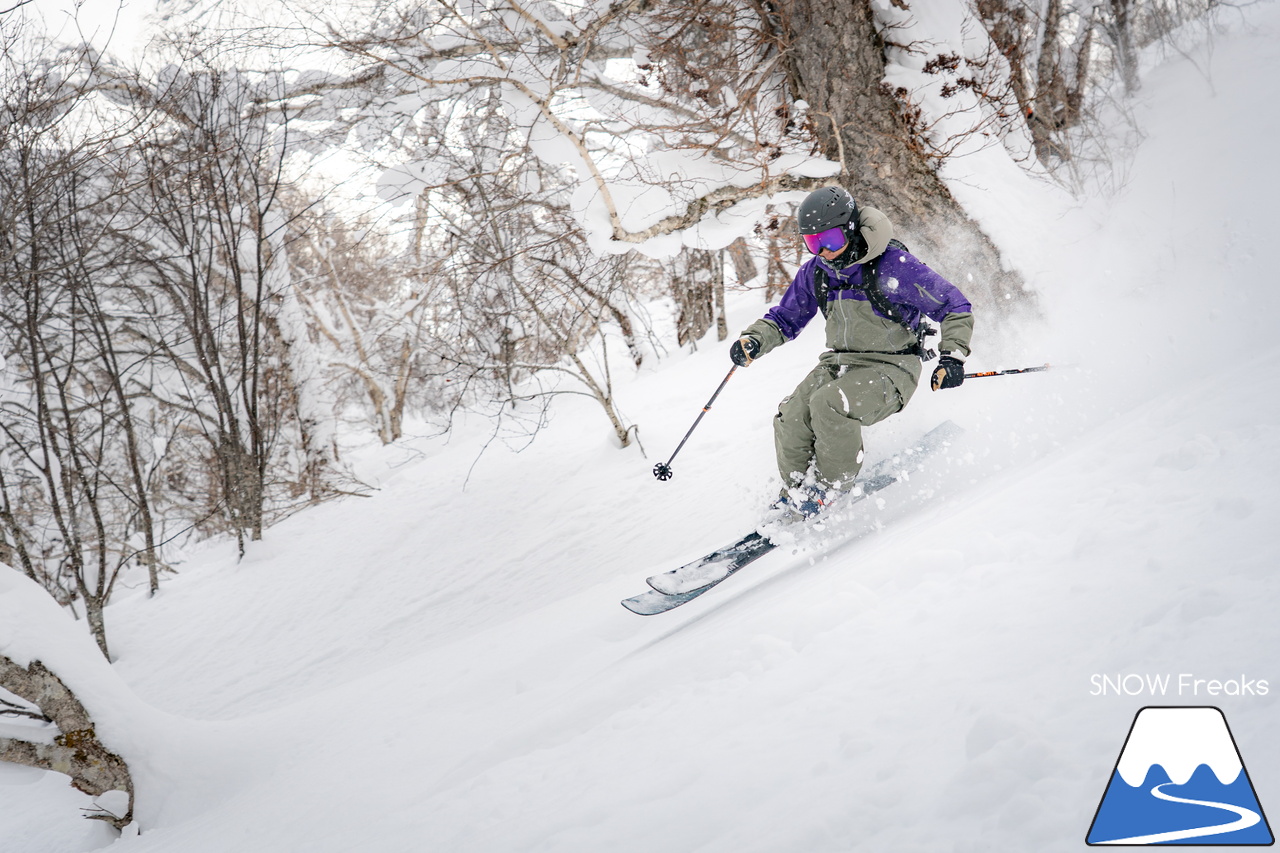 サッポロテイネ｜プロスキーヤー・中西太洋さんが、今季 SNOW Freaks 初登場。コンディション良好なゲレンデ＆パウダーを滑る、そして、撮る！